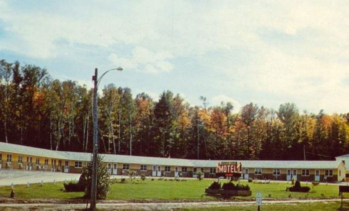 Candlelite Motel - Old Post Card (newer photo)